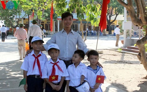 Warm feelings between teachers & students in Truong Sa archipelago - ảnh 2